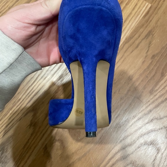 BCBG blue pointed toe heels - Picture 3 of 4